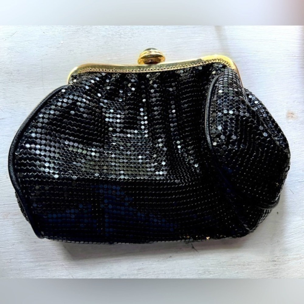Whiting & Davis black mesh sequined evening bag w/ gold trim & chain. Preowned.